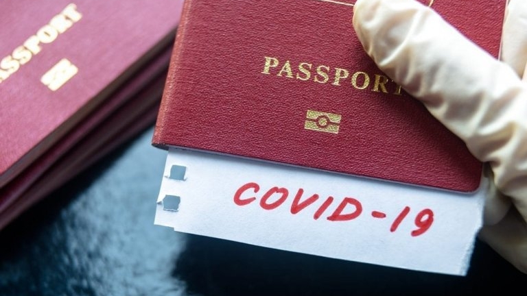 Ce se întâmplă cu pașapoartele pentru vaccinare împotriva COVID-19? Ce decizie se va lua