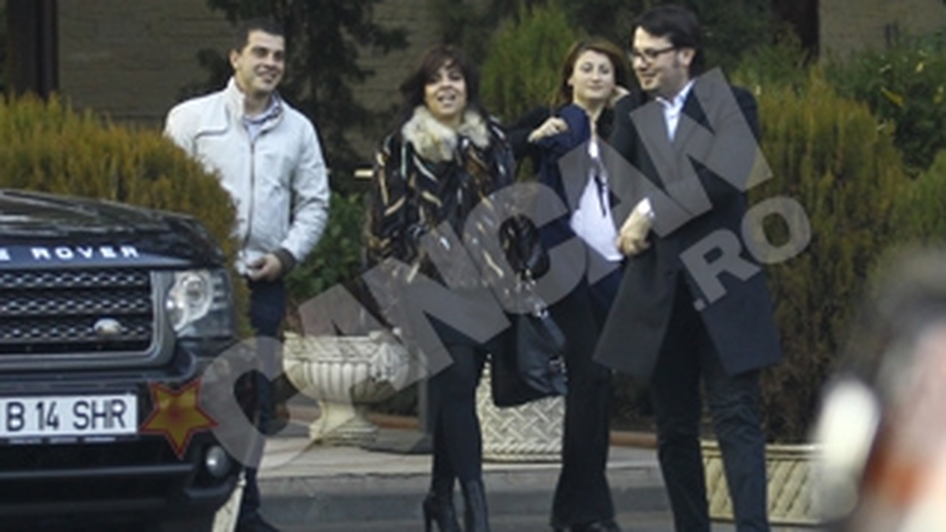 Adriana Nicolae, la mana unui barbat cu verigheta!