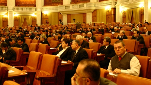 Sondaj: 4 din 5 români sunt de acord ca proiectul Roşia Montană sa fie dezbatut în Parlament