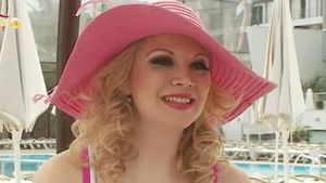 "Ce sâni lăsati ai. Cum poti să umbli aşa?" Oana Lis, criticată din cauza unei tinute care nu o avantajează deloc