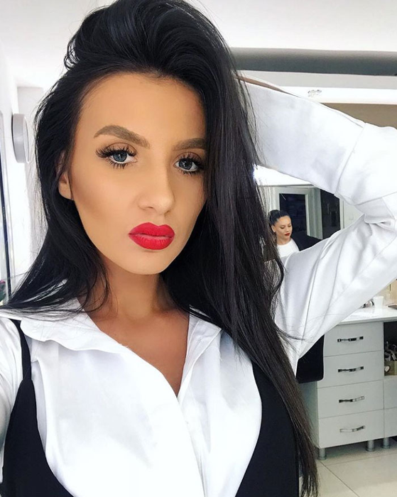 Adina Maria, tânăra alături de care Victor Slav s-a distrat într-un club din Pitești