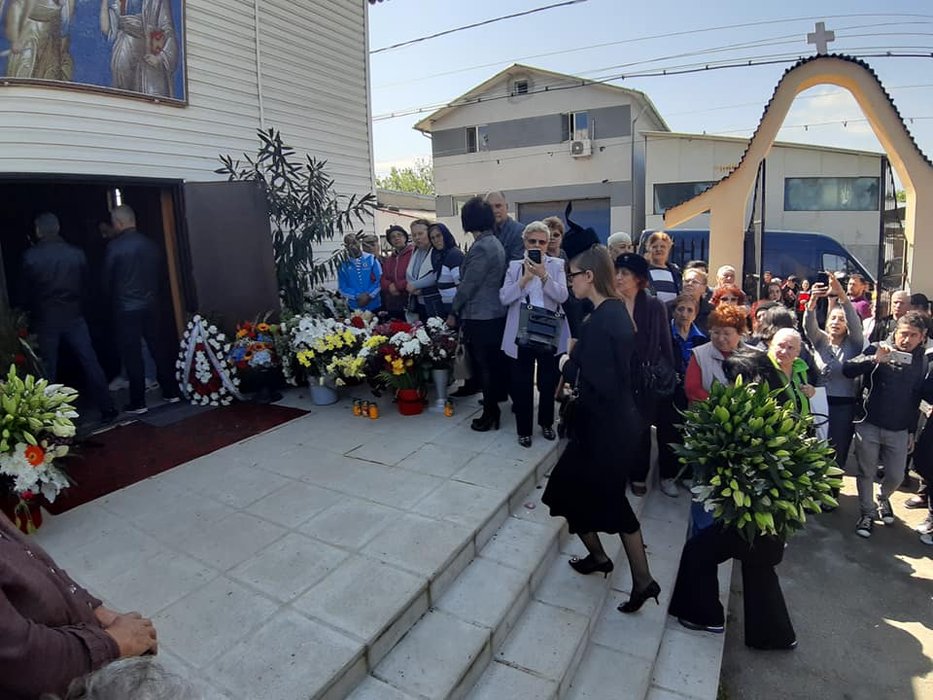 Vica Blochina, Oana Roman, Cătălin Botezatu și Raluca Bădulescu, distruși de durere la înmormântarea lui Răzvan Ciobanu. FOTO EXCLUSIV