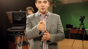 Acest prezentator TV s-a trezit că e implicat într-un accident rutier, iar când a încercat să rezolve totul amiabil, celălalt şofer a dispărut. După câteva ore însă a fost găsit de către...