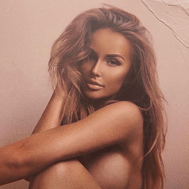 Juliana pozează în ipostaze sexy/ Sursă foto: Instagram.com