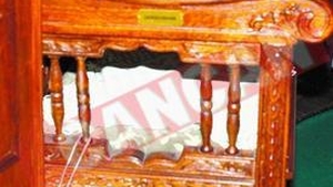Biserica Sf. Vineri a "branduit" un scaun cu numele lui Razvan Lucescu