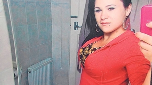 O tanara romanca, decapitata intr-o padure de langa Paris! Mama sa este devastata
