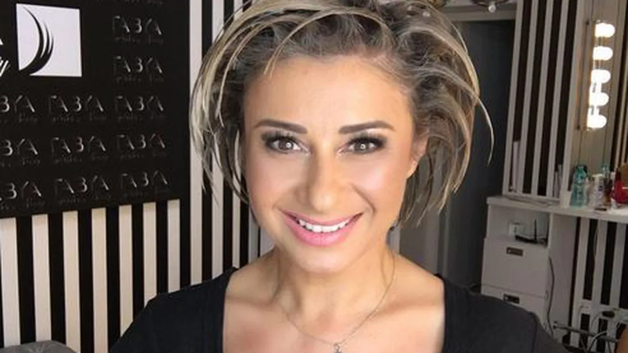 ANAMARIA PRODAN şi-a personalizat carcasa telefonului c-un mesaj incredibil. Ce a putut să scrie soţia lui REGHE: „Îţi voi arăta...“