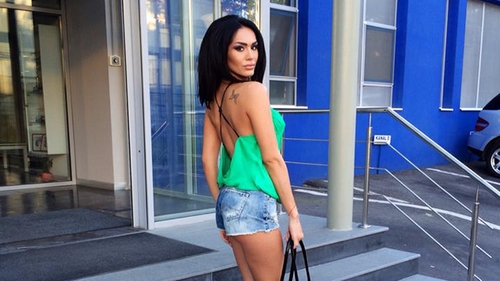 Atenţie, imagini nerecomandate cardiacilor! MARGHERITA de la CLEJANI, apariţie topless de infarct, pe litoral!