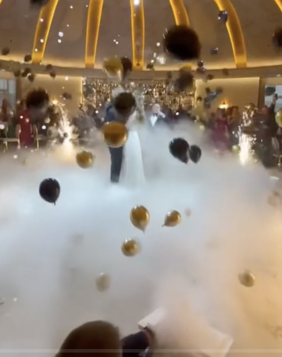 Ce mamă are Livian Pop! Soția lui Nelson Mondialu’ a atras toate privirile la nunta fiului ei. VIDEO
