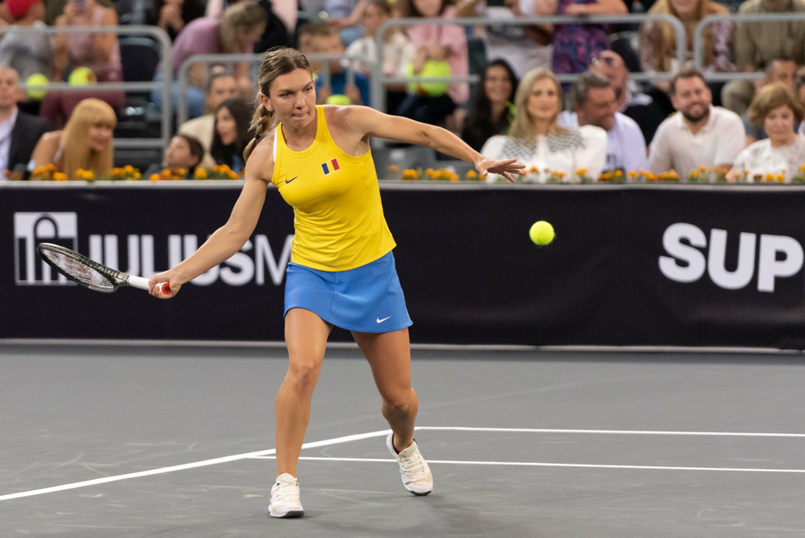 Simona Halep, în timpul unui meci de Fed Cup. Sursa foto: Inquam