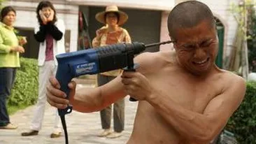 O familie chineza a angajat un calugar shaolin pentru a-si proteja fetita