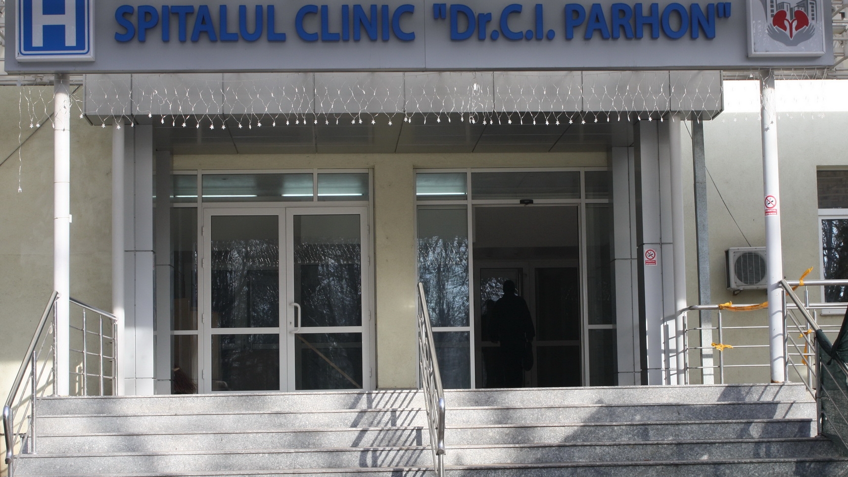 Un pacient diagnosticat cu SARS – CoV – 2 , internat la ATI, a fugit din spital: „COVID-19 nu există”