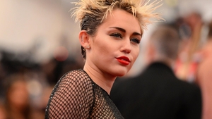 Miley Cyrus, vedeta cu care barbatii si-ar dori cel mai mult sa isi insele sotiile