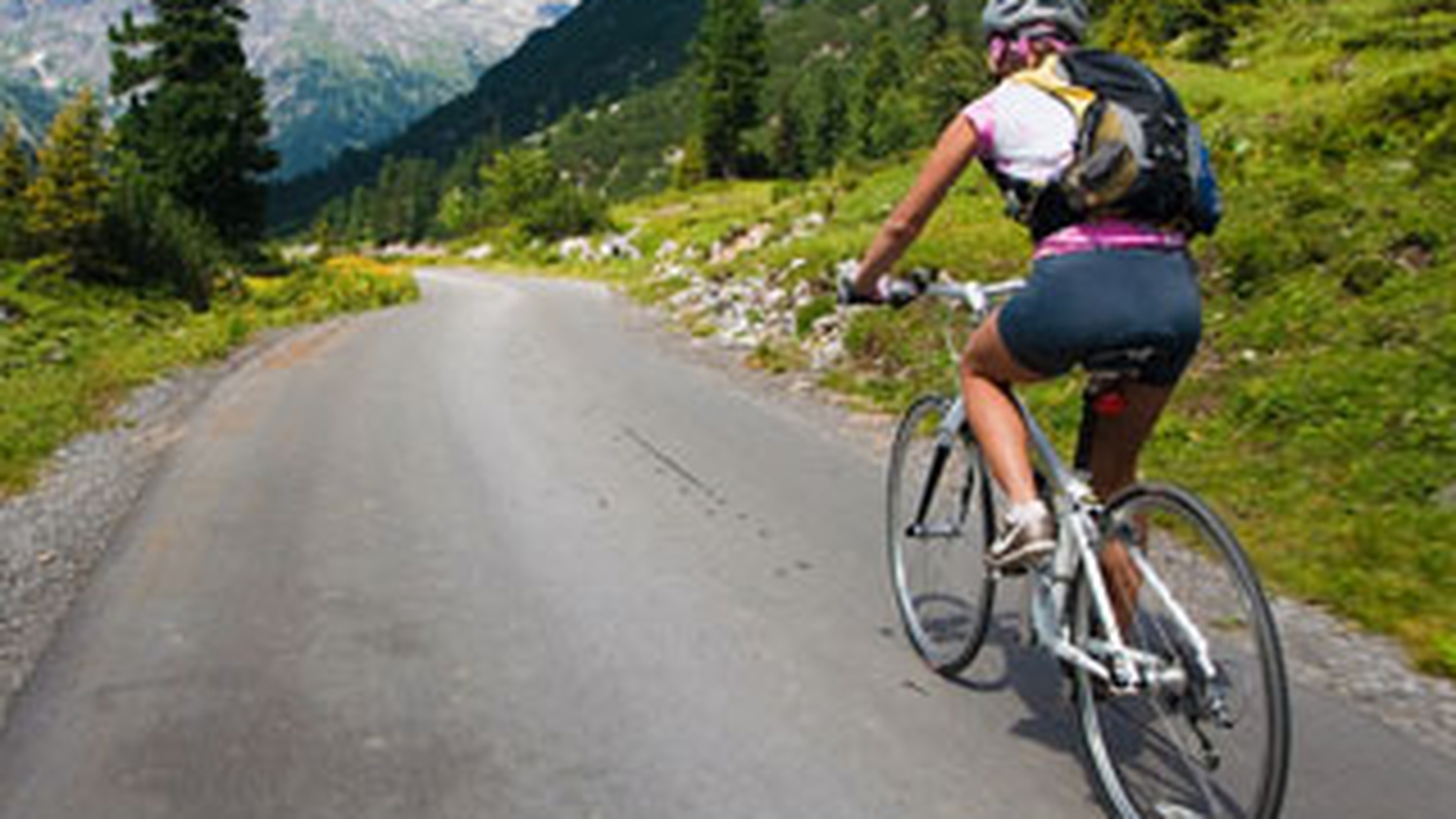 Doi tineri din Mures vor sa parcurga pe biciclete 31.000 de kilometri, intr-o expeditie prin Europa