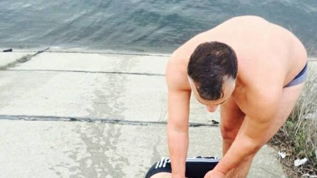 Cine este bărbatul care s-a aruncat în apele reci ale râului Olt şi a salvat de la moarte o tânără de 18 ani. „I-am făcut şi resuscitarea...”