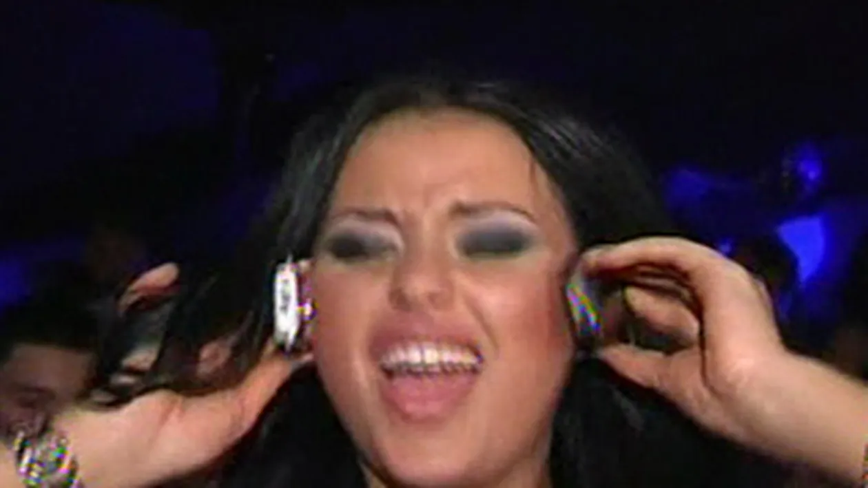 Cruduta a fost la cumparaturi cu un tip misterios! Vezi cine e!