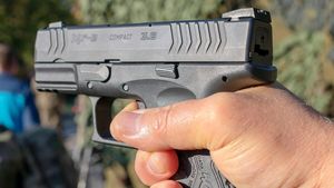 Angajata unui magazin din Cluj, amenințată cu un pistol de un bărbat de 40 de ani! Ce s-a întâmplat imediat după