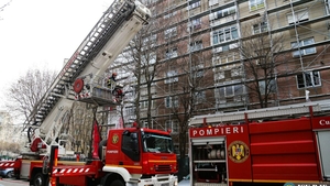 Incendiu puternic în centrul Bucureștiului. Trafic blocat, fumul a ajuns până în Piața Romană