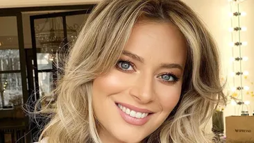 Laura Cosoi a încins spiritele pe Instagram. Vedeta s-a fotografiat nud, cu burtica la vedere