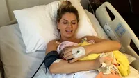 Andreea Bănică, fotografiată în timp ce-şi alăpta fiul pe patul de spital! Declaraţia artistei e dincolo de cuvinte