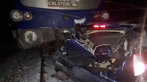 Groaznic accident de circulație în localitatea Zimandu Nou din Arad. O maşină a fost spulberată de tren 