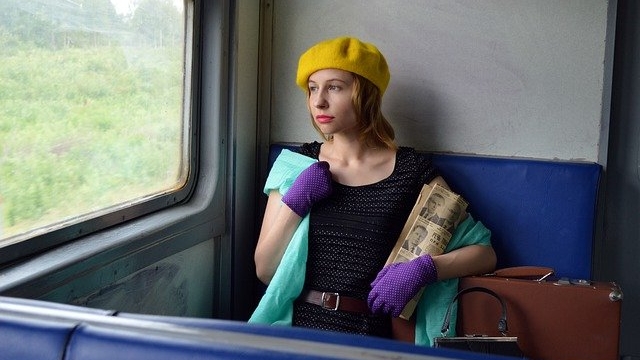 BANCUL ZILEI | Un bărbat bâlbâit și o tipă nimeresc în același compartiment, într-un tren