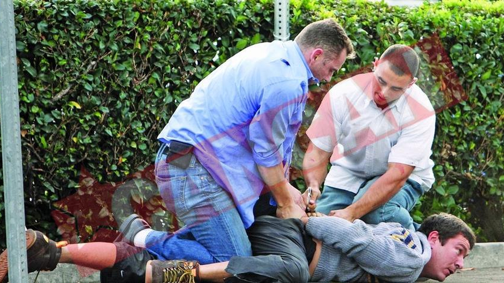 Paparazzo batut mar de bodyguarzii lui Beckham
