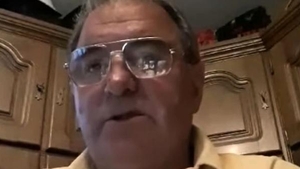 Cine este bărbatul de 68 de ani, din Onești, care a sechestrat și apoi a ucis doi muncitori, pe balconul locuinței sale. Criminalul a sunat chiar el la 112