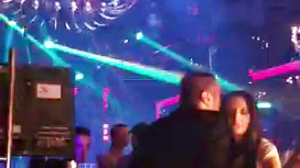 Edward Maya si Vika Jigulina s-au ignorat la un eveniment! Ea a agatat un tanar la bar!