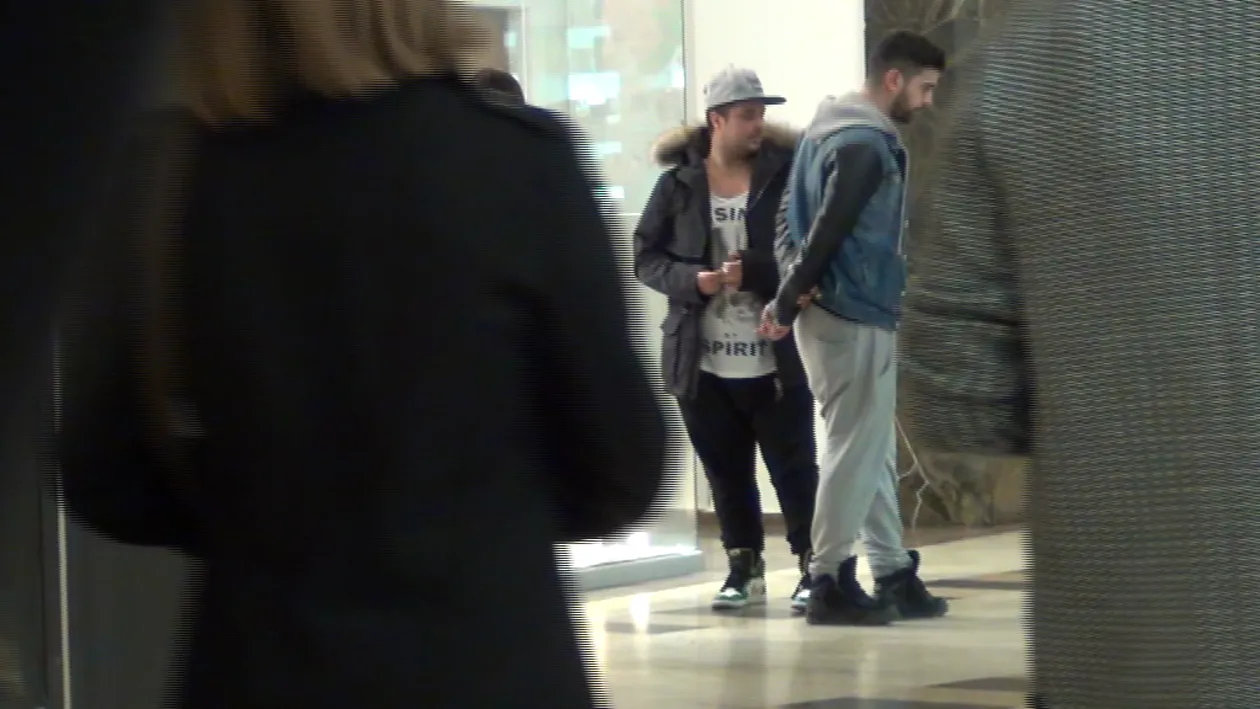 Obraji dospiti ca doi papanasi, burta proeminenta si picioare dolofane. Vezi transformarea incredibila a unui cantaret de la noi