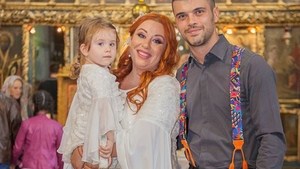 OANA ROMAN a făcut senzaţie într-o fustă scurtă! Fanilor nu le-a venit să creadă cât de mult a slăbit: ”Vrem şi noi dieta ta!”