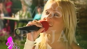 In anii 2000 rupea topurile muzicale, insa s-a retras din cauza amenintarilor logodnicului. Vezi ce face acum Cristina Uni-k!
