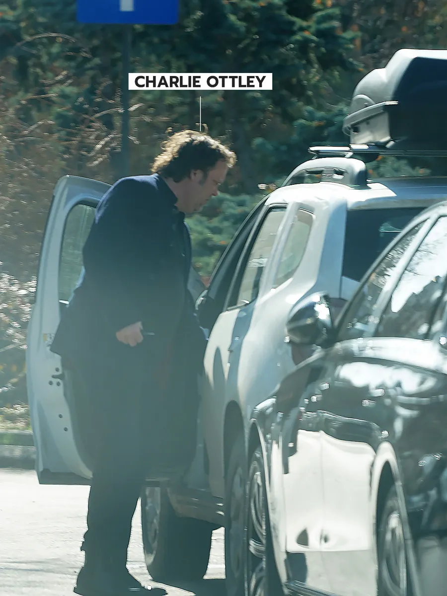 Charlie Ottley conduce un Duster