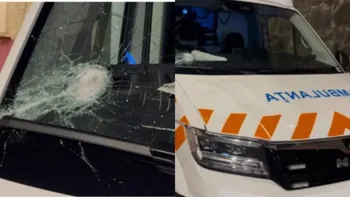 Primele arestări după ce o ambulanță din Cluj a fost atacată cu topoare. Trei tineri au fost reținuți