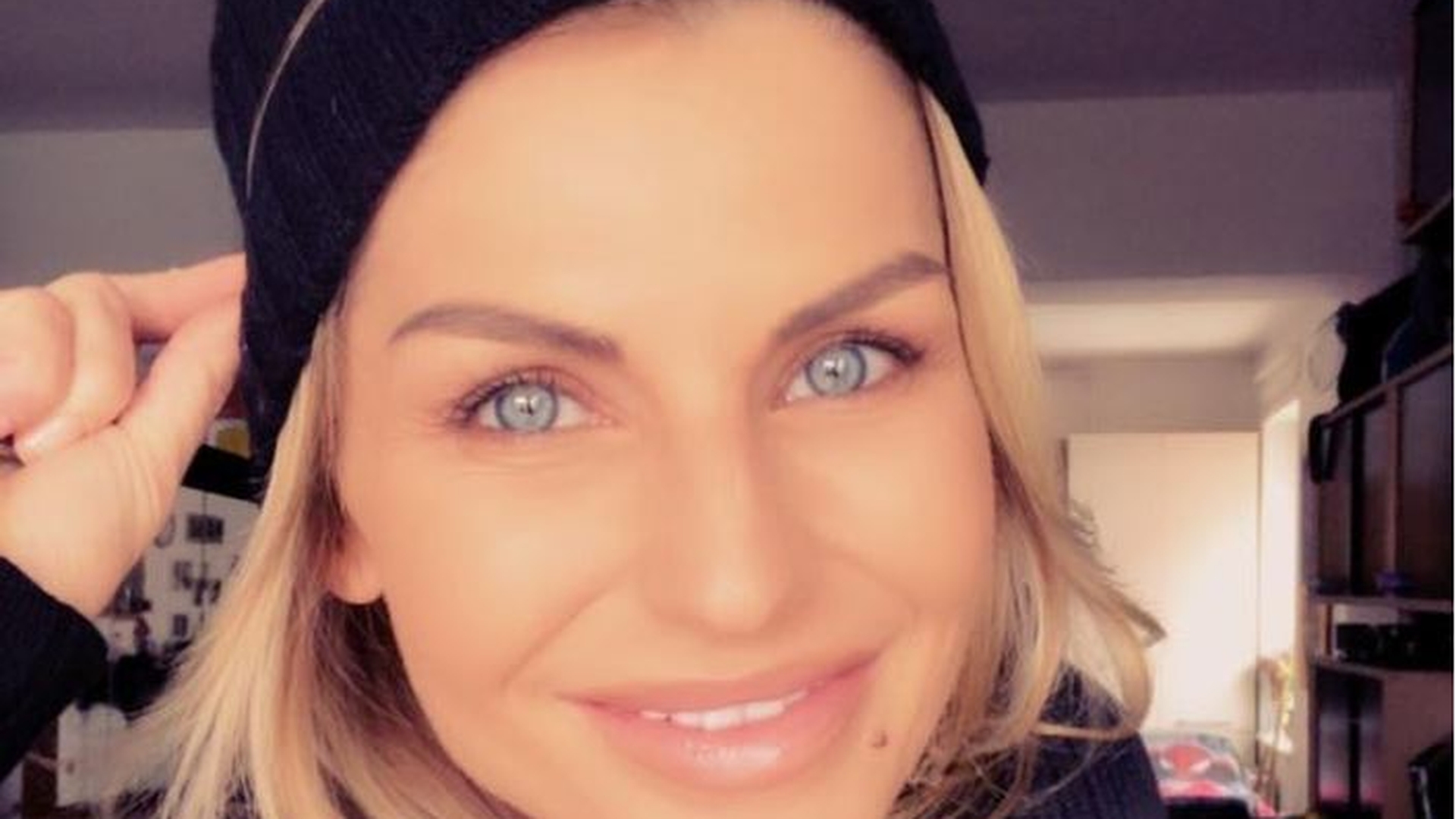 Oana Mareș și-a adus aminte de toți iubiții: ”De unde vii la ora asta?” ”Suntem în casa lui Smiley!”