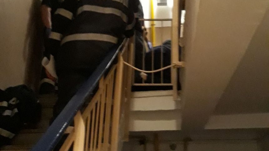 Constanţa: Un bărbat de 69 de ani a murit după ce a căzut în casa scării din blocul în care locuia