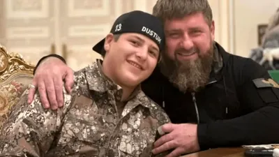 Fiul de 18 ani al lui Ramzan Kadîrov are o nouă afacere. Și-a lansat un brand de energizante, deși tatăl său a interzis aceste băuturi