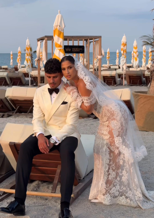 Ioana, rochie de mireasă îndrăzneață! Toți invitații s-au uitat lung la soția lui Florinel Coman