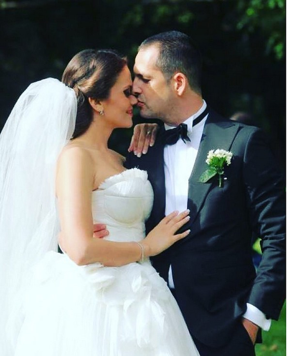 Cristina Șișcanu, fotografiată complet goală în cadă de Mădălin Ionescu. Imaginea HOT a devenit publică