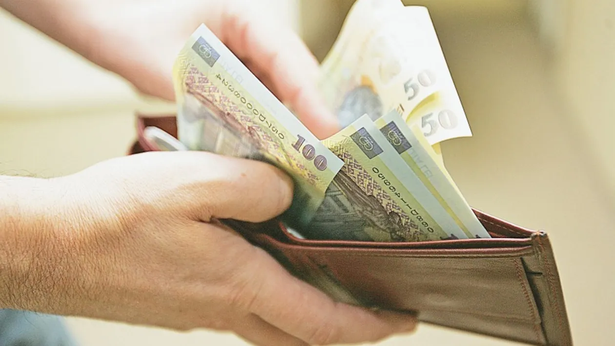 S-a intamplat la Dej! A gasit un teanc de bani pe strada si…