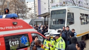 Accident grav în Cluj-Napoca! Un copil a fost rănit de un stâlp lovit de o maşină