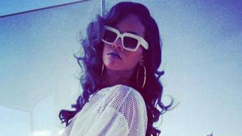 Rihanna, fara lenjerie intima! Uite cum a fost surprinsa pe strada