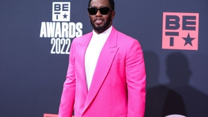 Modul halucinant în care fanii lui P. Diddy au sărbătorit verdictul dat de juriu, în fața sălii de judecată