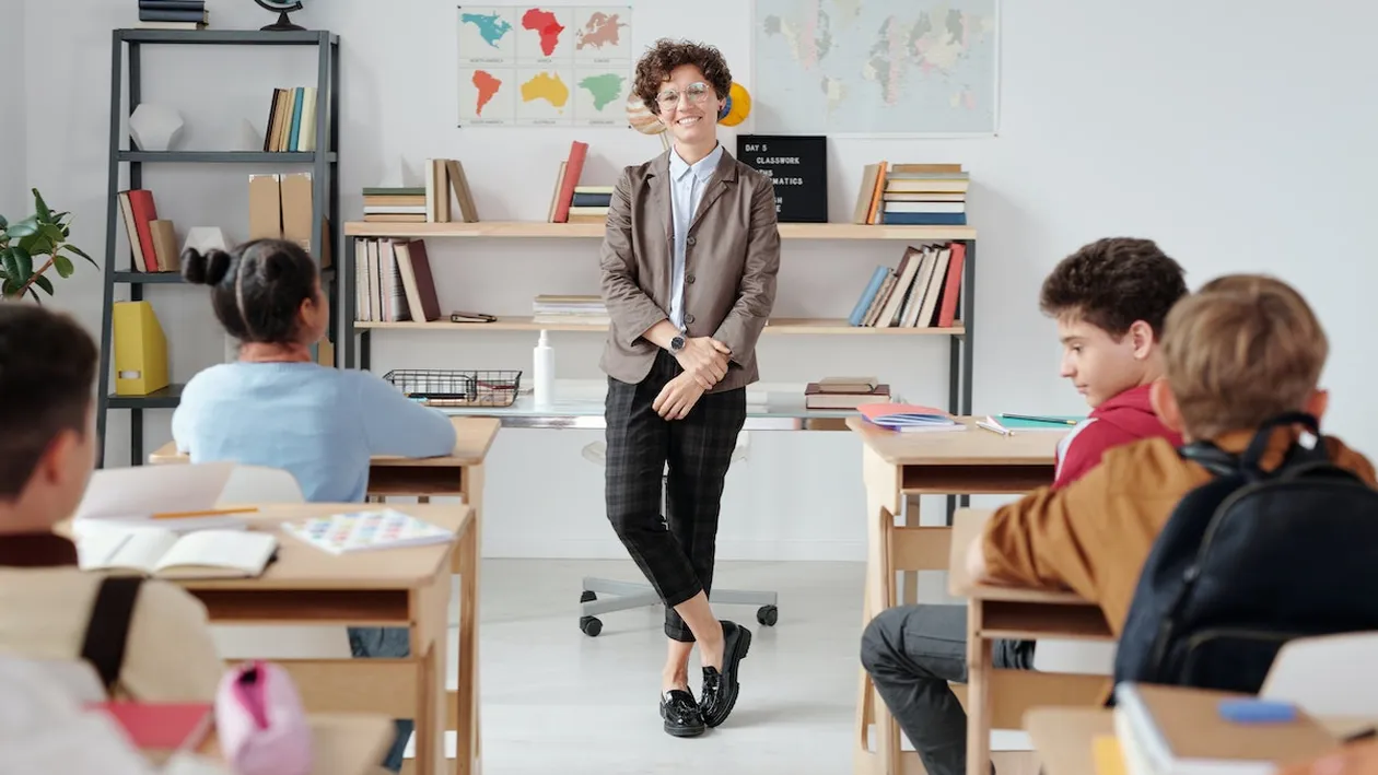 Zi liberă pentru o mare parte din elevii români! Vor începe vacanța de toamnă mai devreme