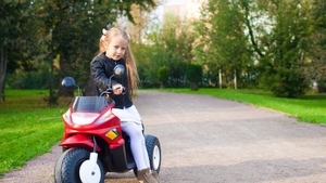 (P) Cât costă o motocicletă pentru copii? Rentează achiziția?