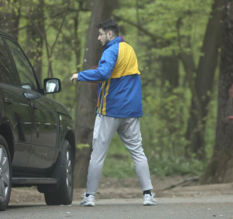 Piți jr. face câteva exerciții de încălzire (SURSA FOTO: CANCAN.RO)