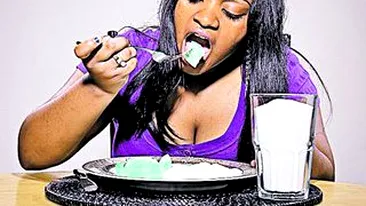 Mananca sapun si detergent