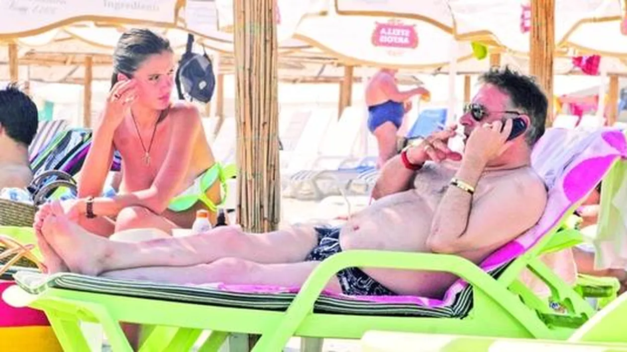 Madalin Voicu, mai lipit de telefon decat de iubita