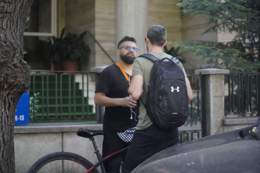 Edi Stancu s-a întâlnit cu un prieten (Foto: CANCAN.RO)