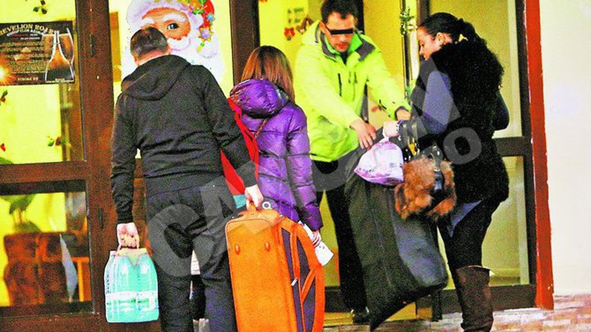 Vali Vijelie si culmea cumpatarii. Si-a adus apa de acasa la un hotel de patru stele